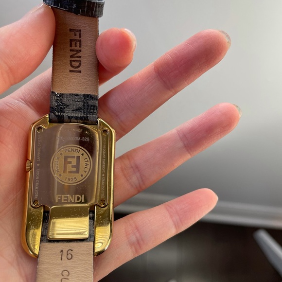 Fendi Watch with diamonds - Picture 3 of 7